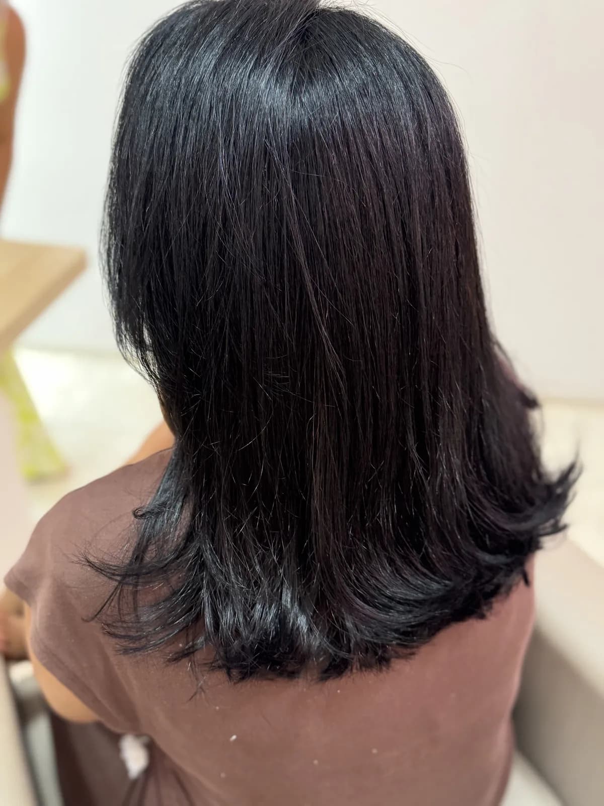 Escova em cabelo médio preto
